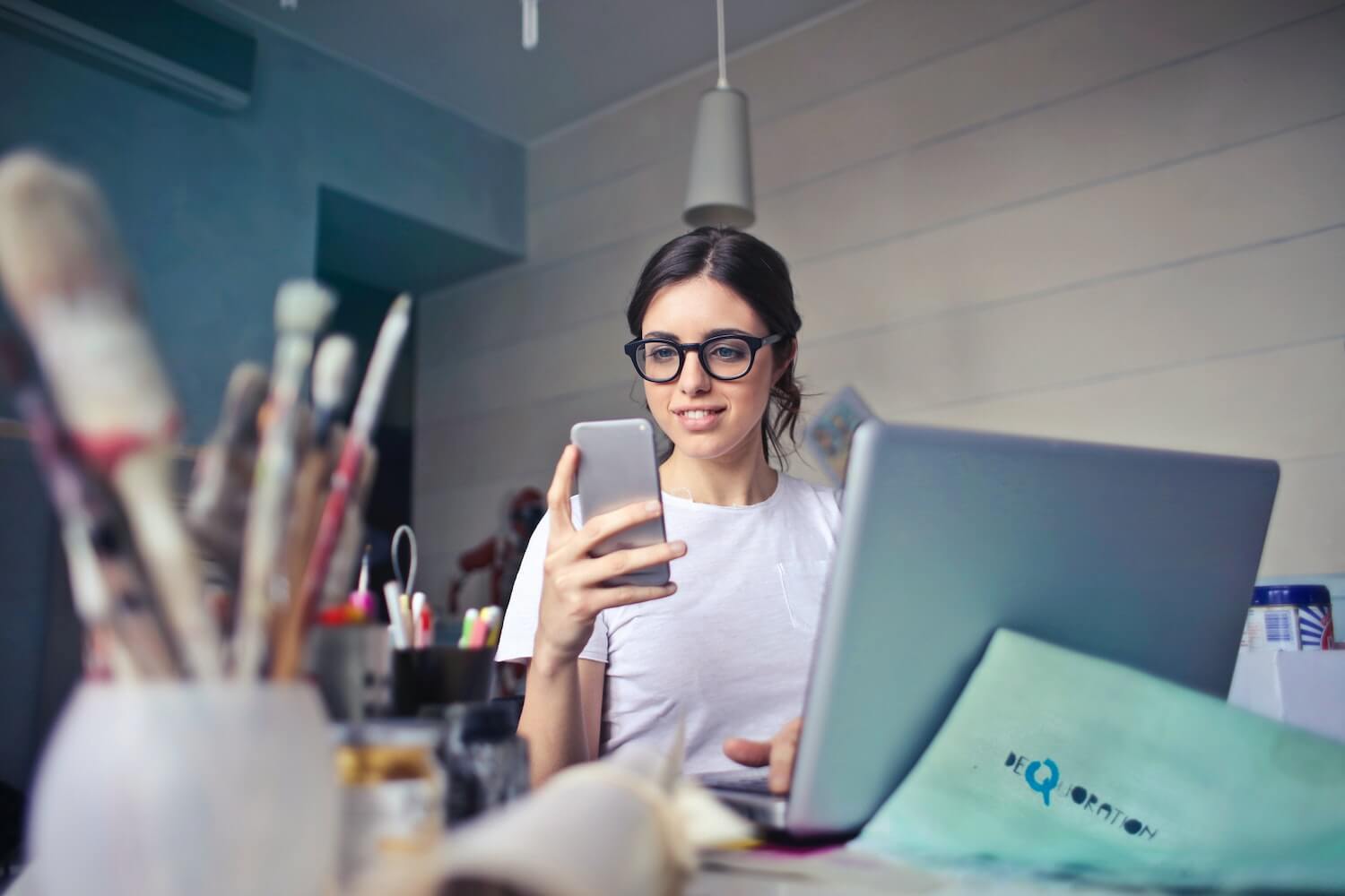 woman-facetime-artist